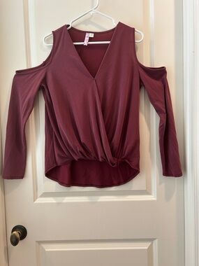 Alya Cold Shoulder V-Neck hi/lo Drape Top  Long Sleeve stretchy size M Burgundy